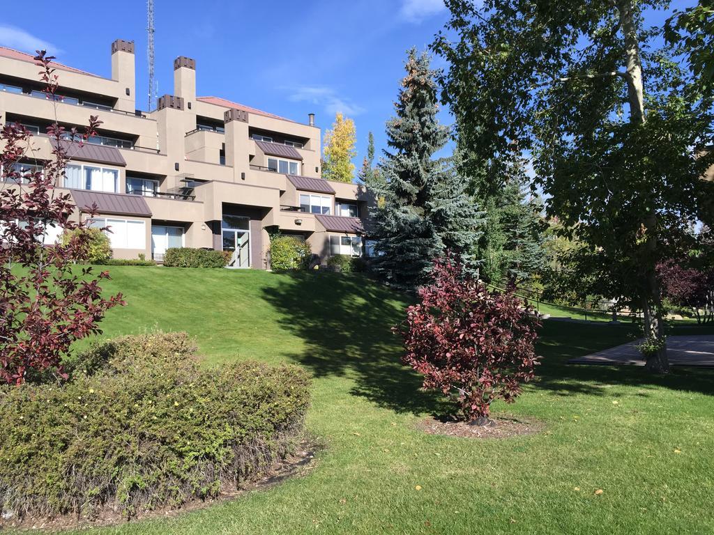 Olympic Suites YYC Buitenkant foto
