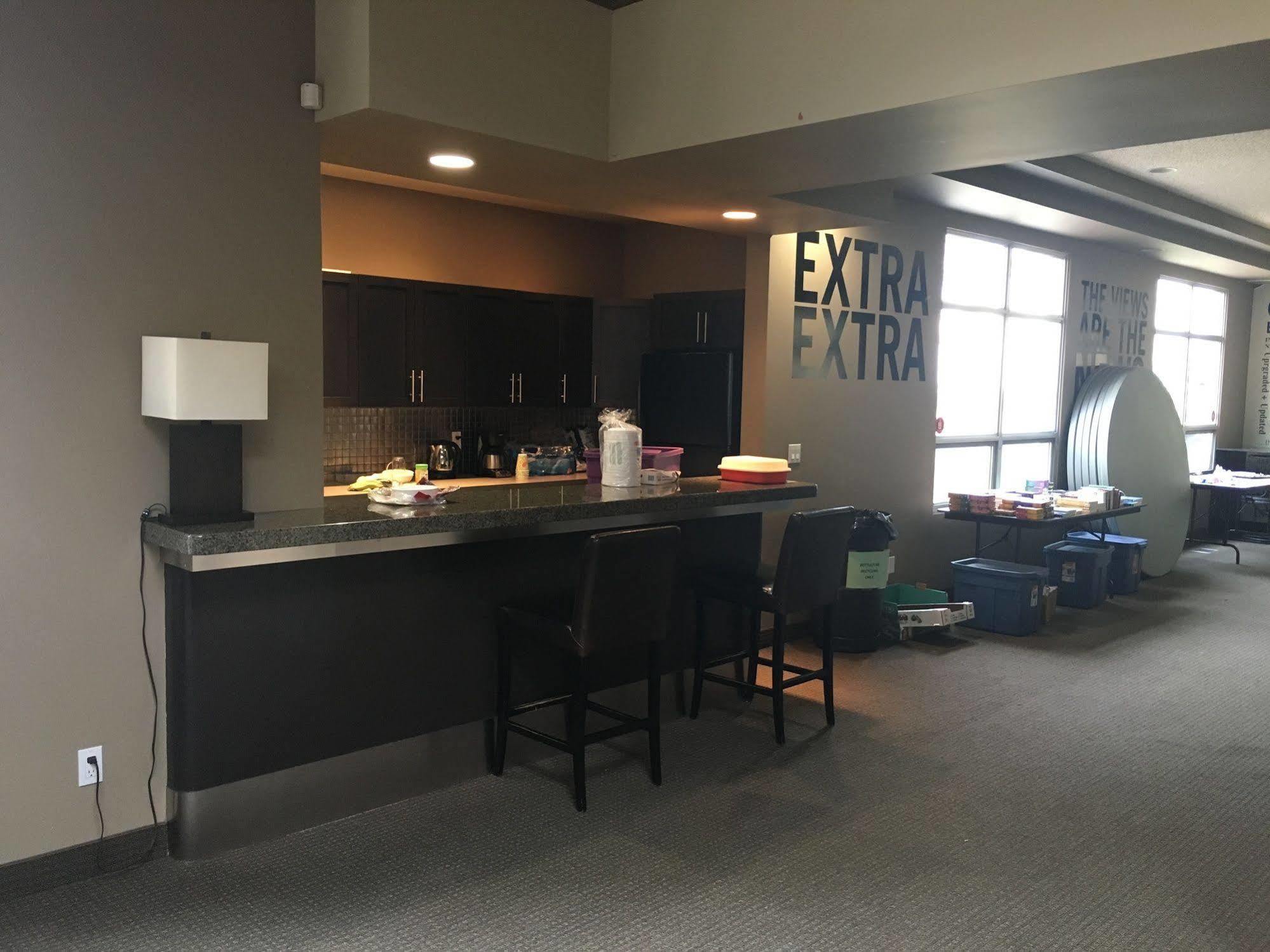 Olympic Suites YYC Buitenkant foto