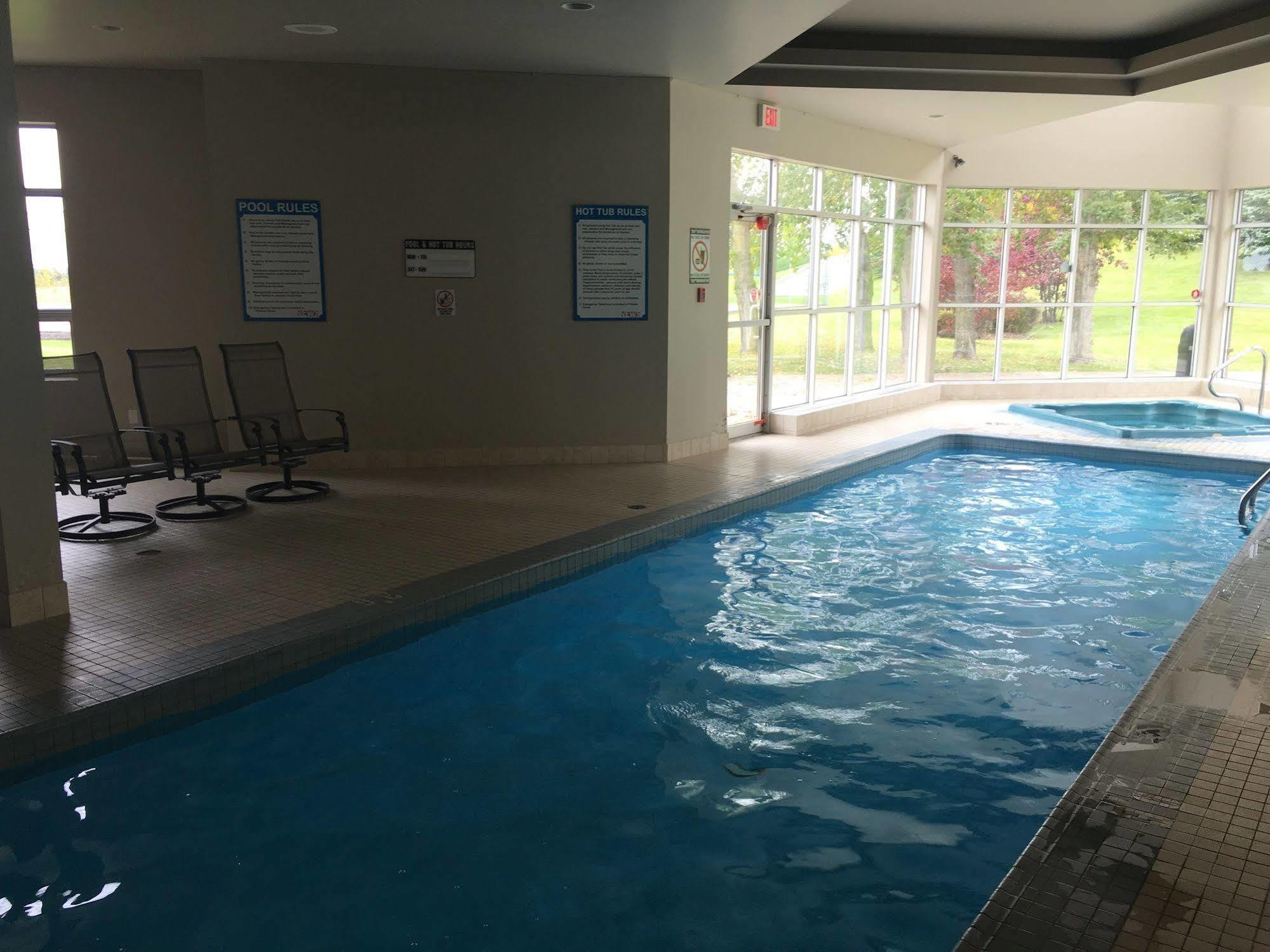 Olympic Suites YYC Buitenkant foto