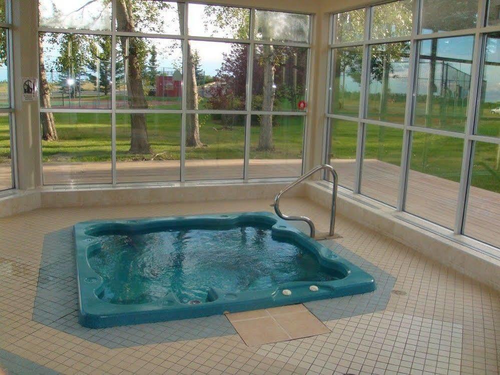 Olympic Suites YYC Buitenkant foto