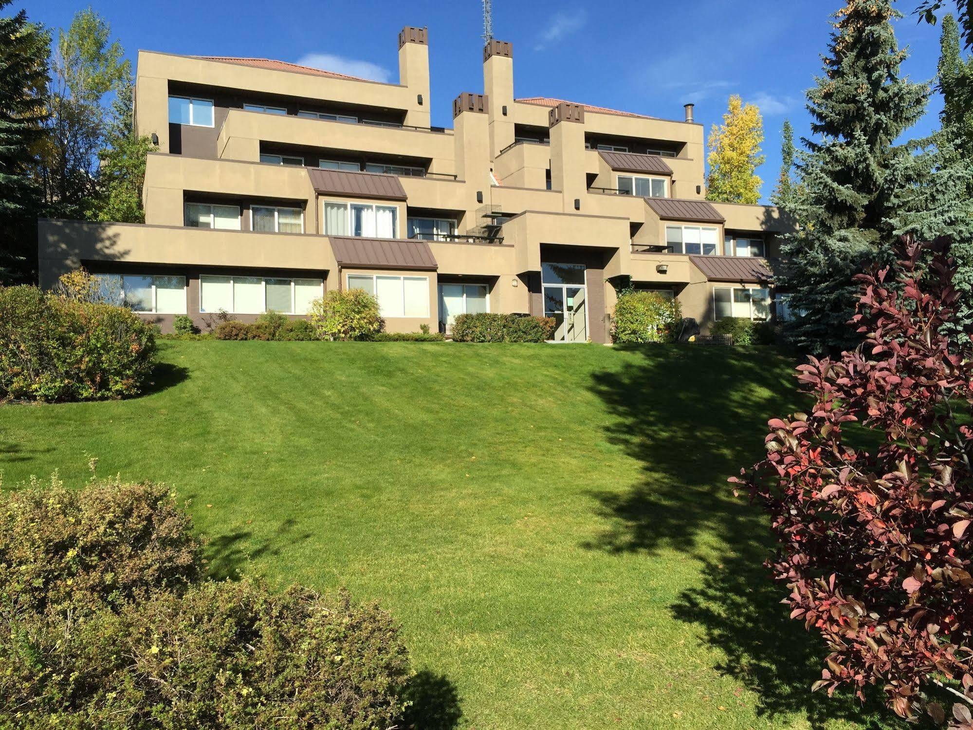 Olympic Suites YYC Buitenkant foto