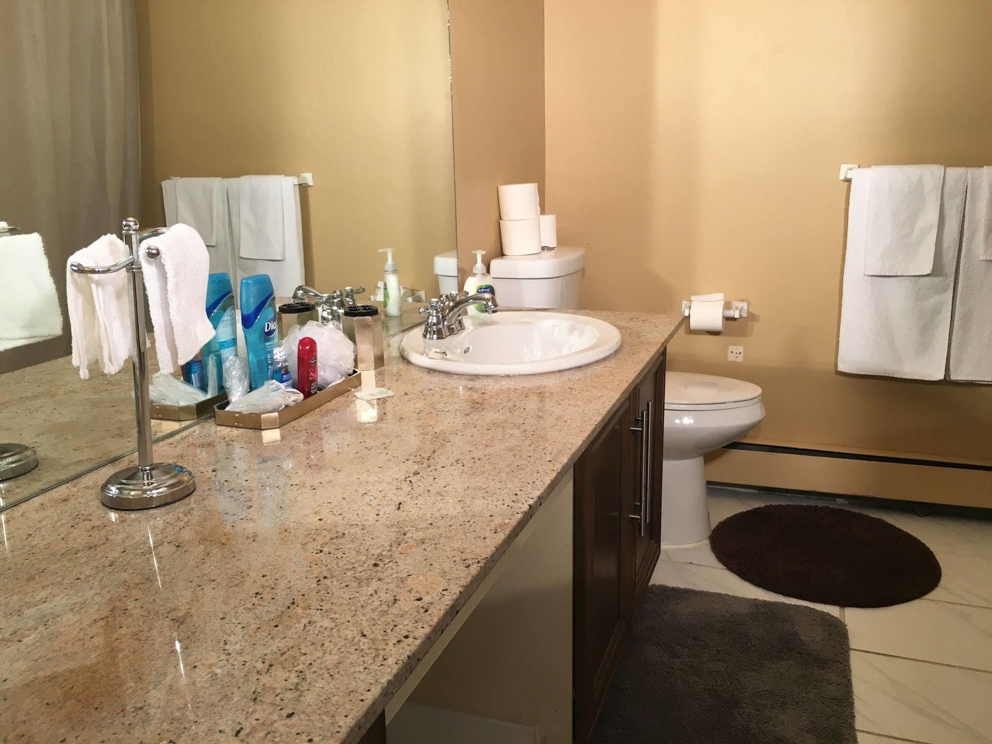Olympic Suites YYC Buitenkant foto