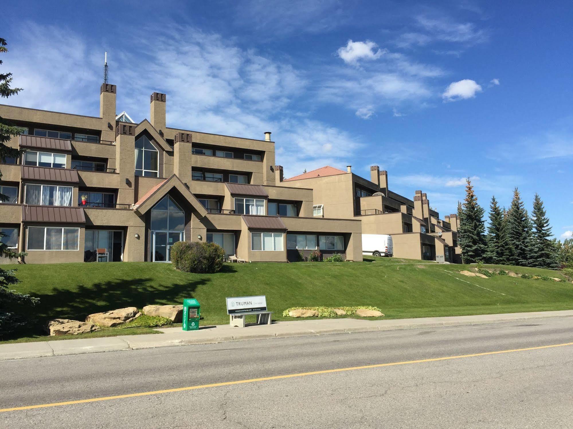 Olympic Suites YYC Buitenkant foto