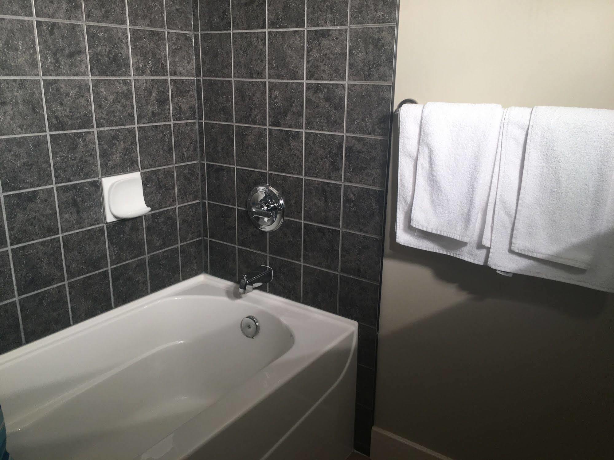 Olympic Suites YYC Buitenkant foto