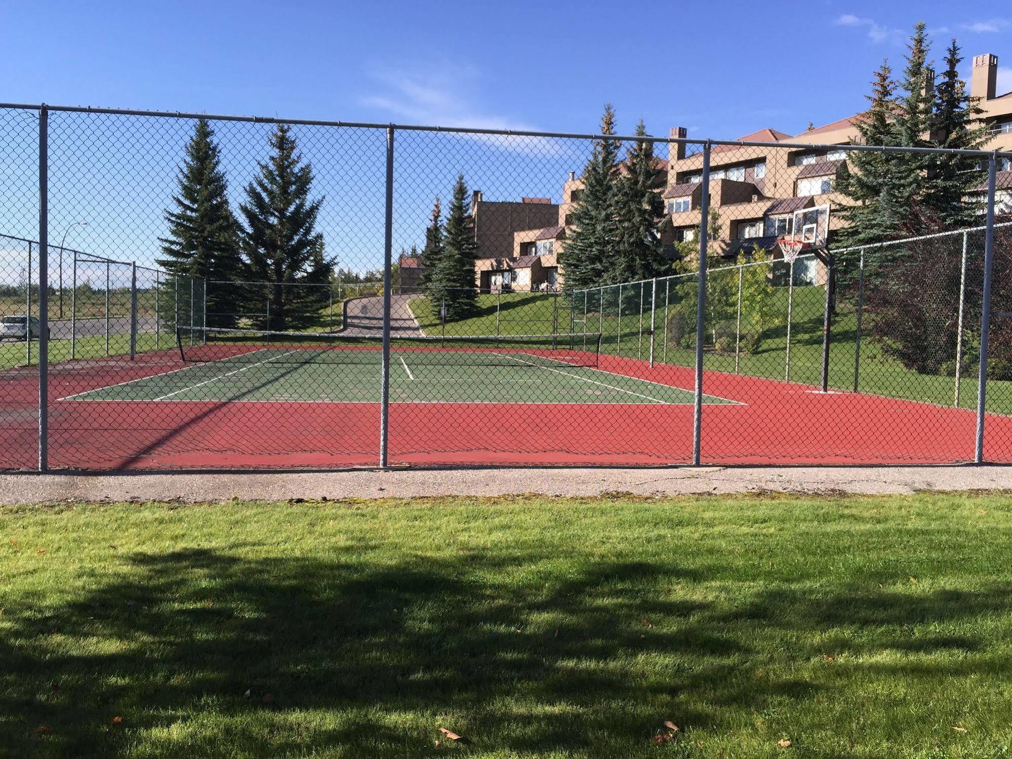 Olympic Suites YYC Buitenkant foto